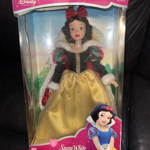 Disney Princess Snow White Genuine Porcelain Keepsake Royal